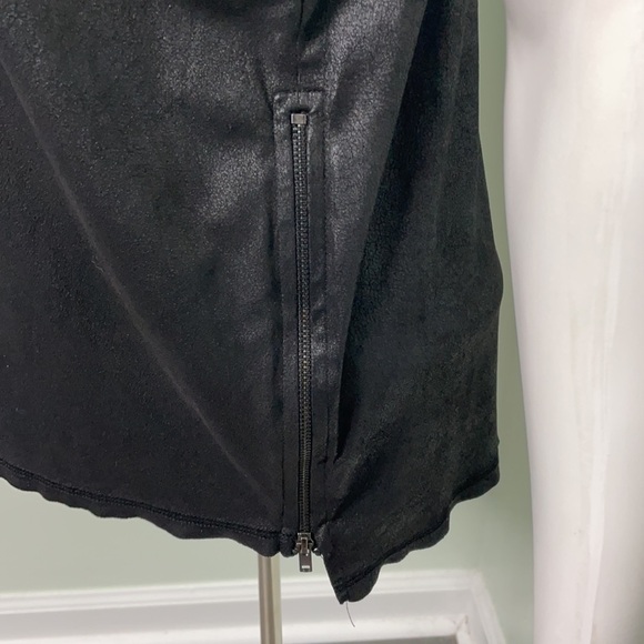Terre Jacobs Feel the Piece V-Neck Black Tank with Zipper Sides - Picture 3 of 7